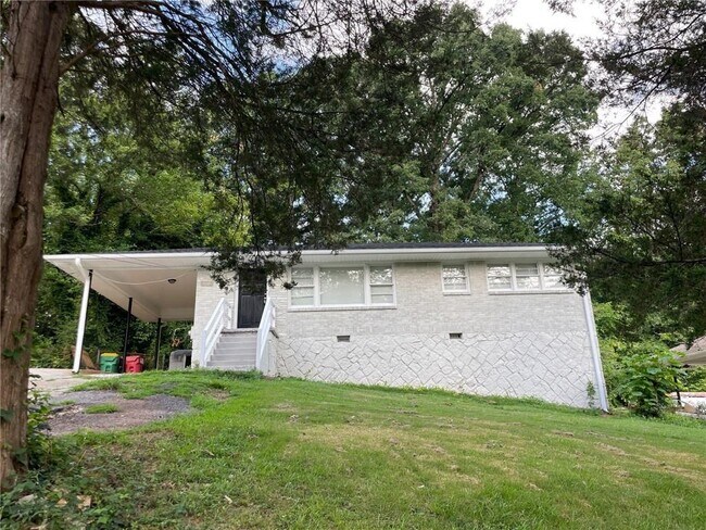Foto del edificio - 4555 Hillpine Rd