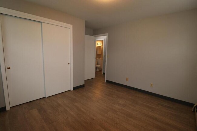 Building Photo - 1303 Morris Ave
