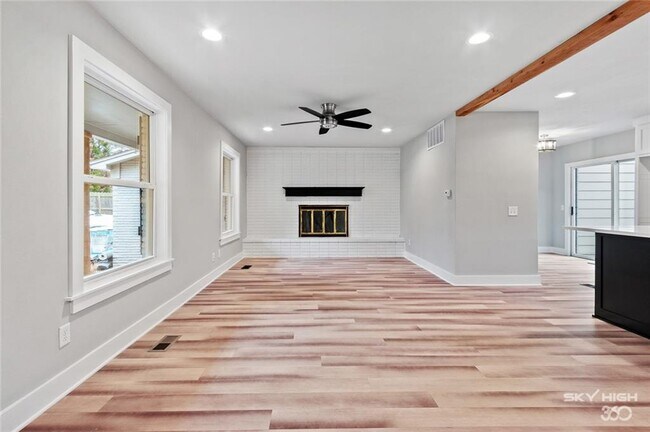 Foto del edificio - 140 W Poplar St
