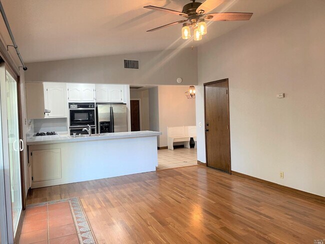 Building Photo - 207 Quietwood Dr