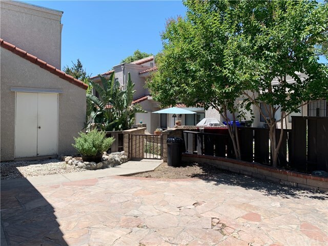 Building Photo - 9764 Huntington Dr