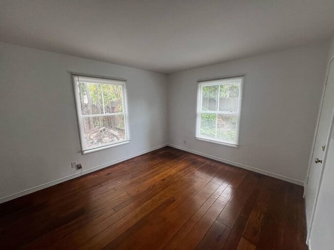 Building Photo - 1213 University Ave