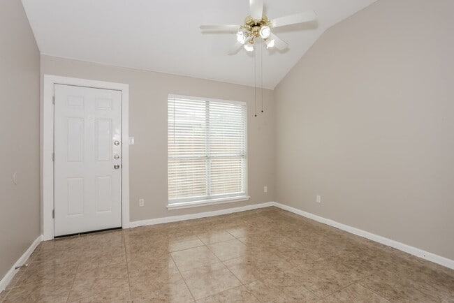 Building Photo - 736 W Colony Dr