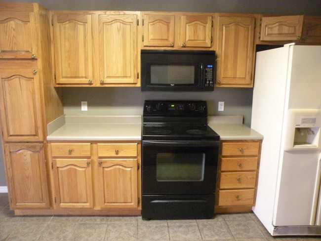 Building Photo - 4 br, 2 bath House - 751 North Meadowlands