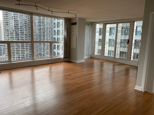Foto del edificio - 200 N Dearborn St