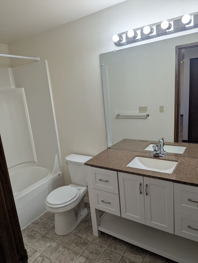 Building Photo - Albany Duplex