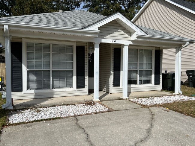Building Photo - Pensacola Patio Home