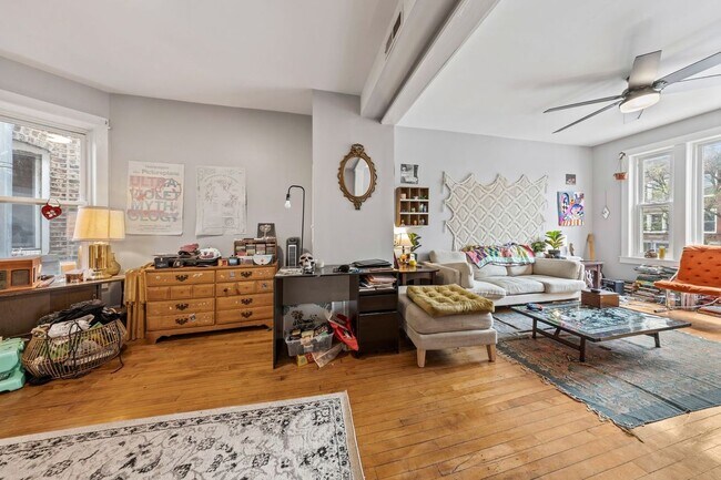 Foto del edificio - 2630 W Division St