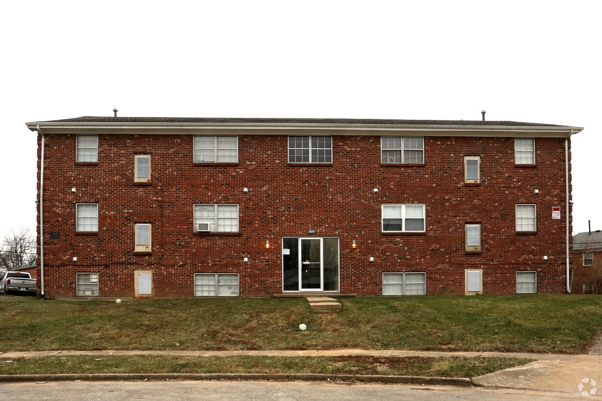 Building Photo - Courtside Apartments