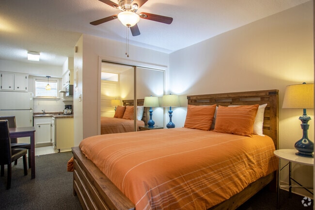 1BR,1BA 425 Sqft - Quarter Inn Apartments
