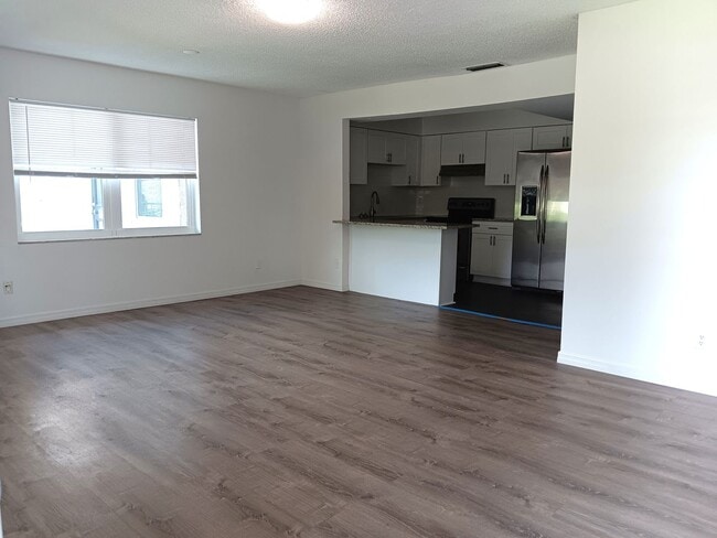 Foto del edificio - Renovated two-bedroom near 4th St N corridor