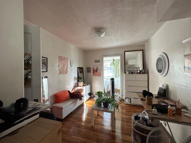 Foto del edificio - 223 Summer St