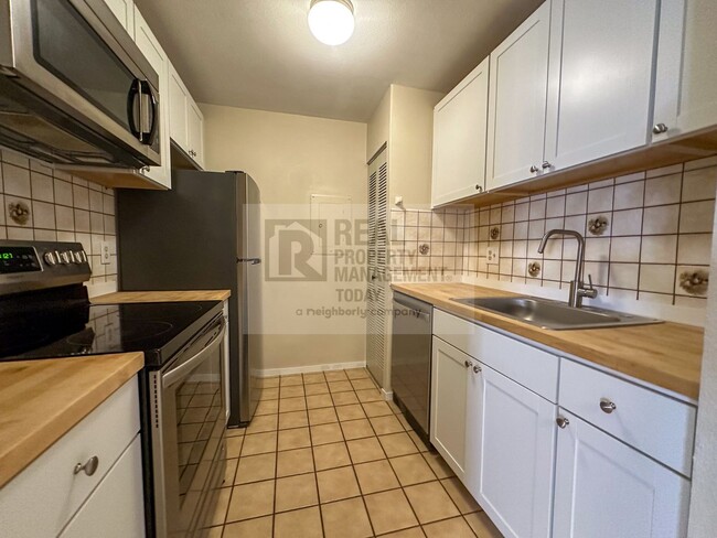 Foto del edificio - 2 Bedroom Condo in Tacoma!