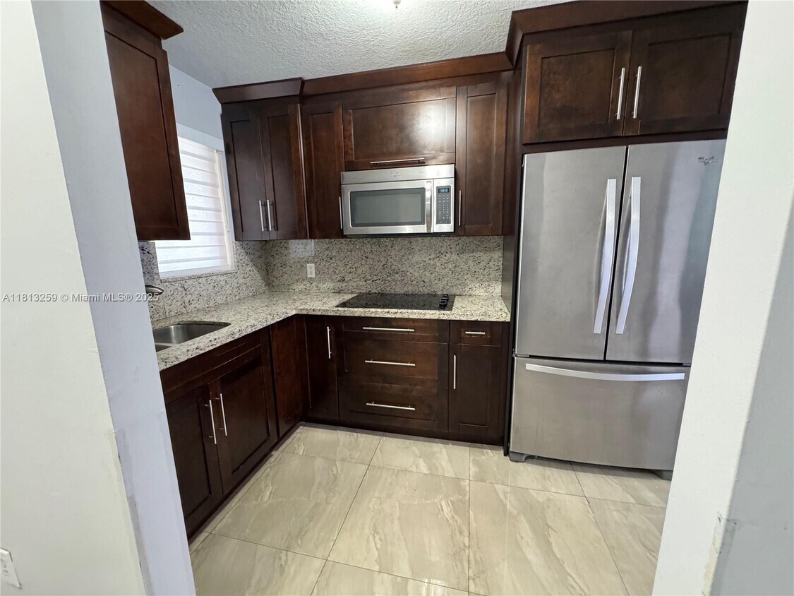 Foto principal - 2610 W 76th St