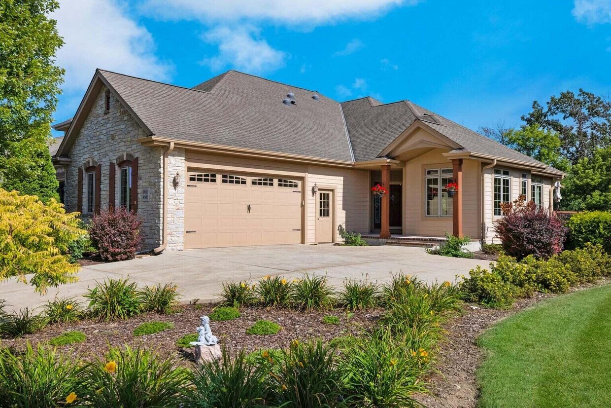 W162N5492 Westwind Dr, Menomonee Falls, WI 53051 Condo for Rent in Menomonee Falls, WI