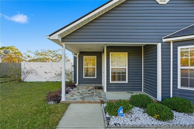 Foto del edificio - 419 Northwoods Dr