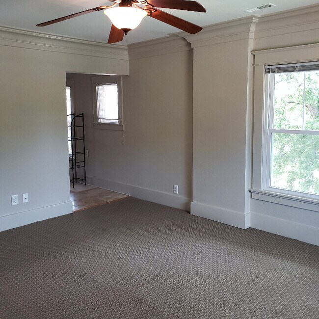 Building Photo - 531 S 36th St