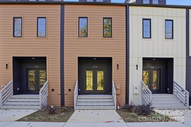 Building Photo - 1310 Carolyn Dr