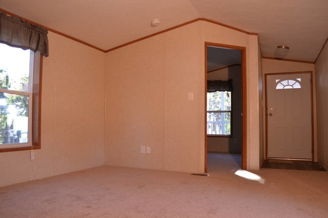 Building Photo - 307 Macarthur Rd