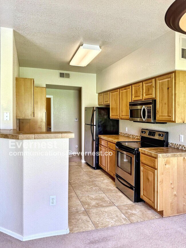 Foto del edificio - 7050 E Sunrise Dr