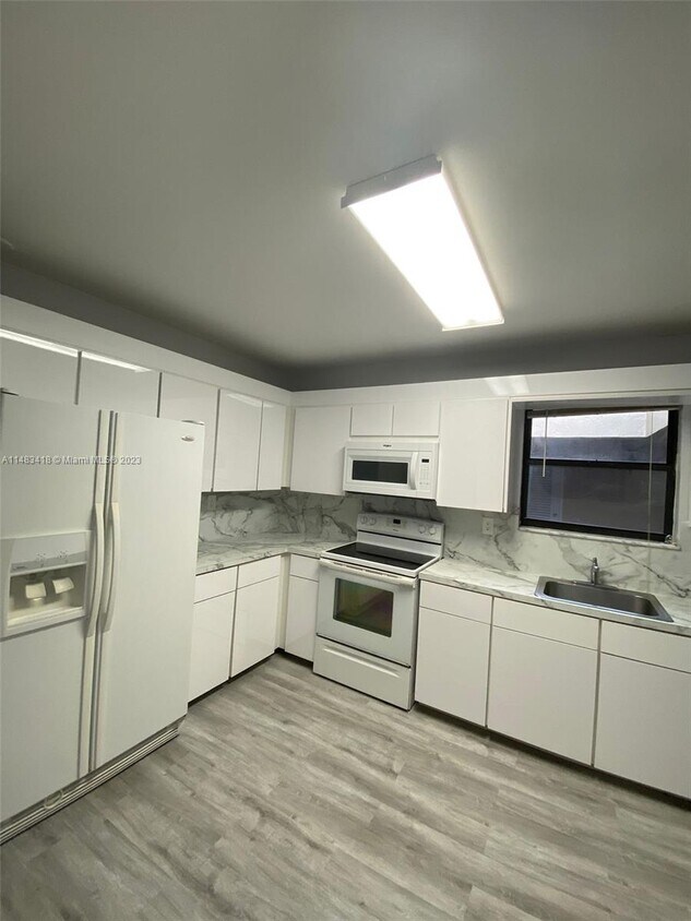 461 Ives Dairy Rd Unit 4052, Miami, FL 33179 Condo for Rent in Miami