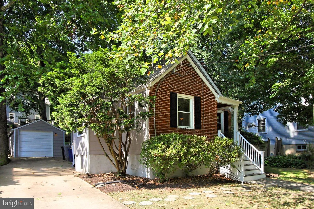 Primary Photo - 6927 Jefferson Ave