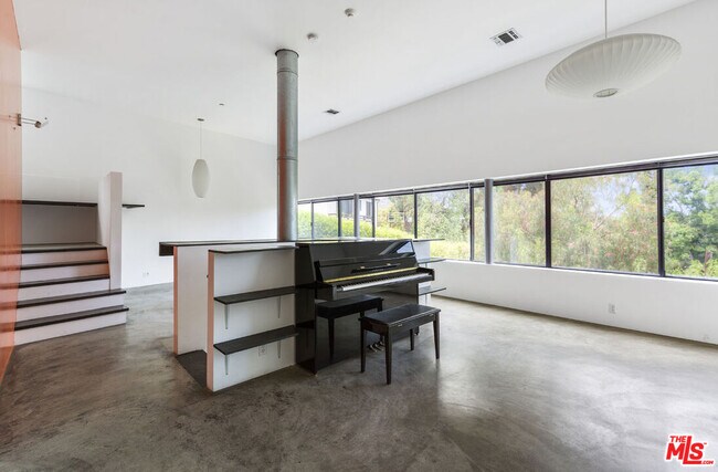 Building Photo - 1563 Silverwood Terrace