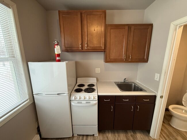 Building Photo - 5 6th Ave N