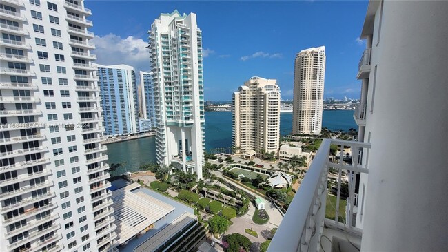 Foto del edificio - 701 Brickell Key Blvd