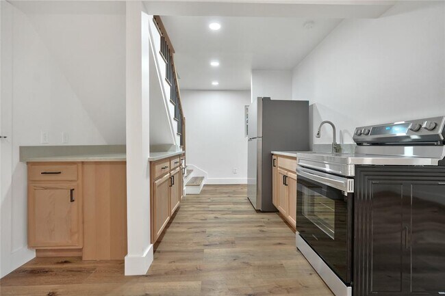 Building Photo - 4323 Marlborough Dr