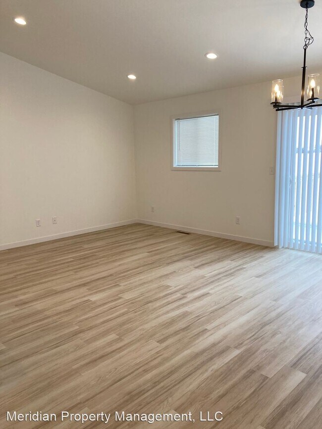 Foto del edificio - 4 br, 3 bath House - 815 5th St SE
