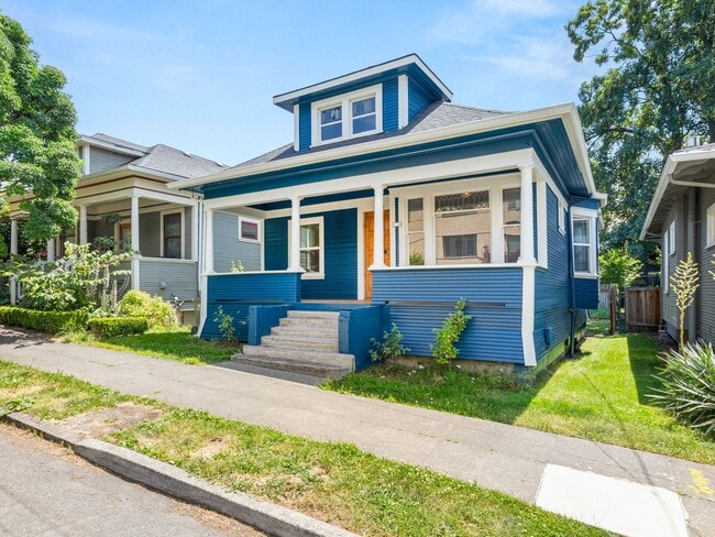Building Photo - Spacious 3 bedroom, 1 Bath House in Inner SE Portland - Everything Right at Your Doorstep!