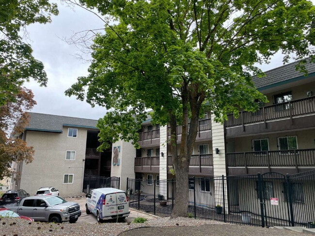 Building Photo - Spacious 2-Bed, 2-Bath Condo in Spokane's ...