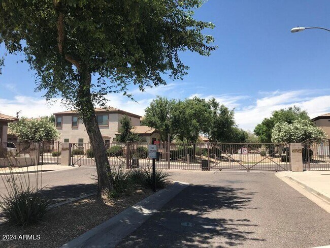 Building Photo - 3618 W Marconi Ave