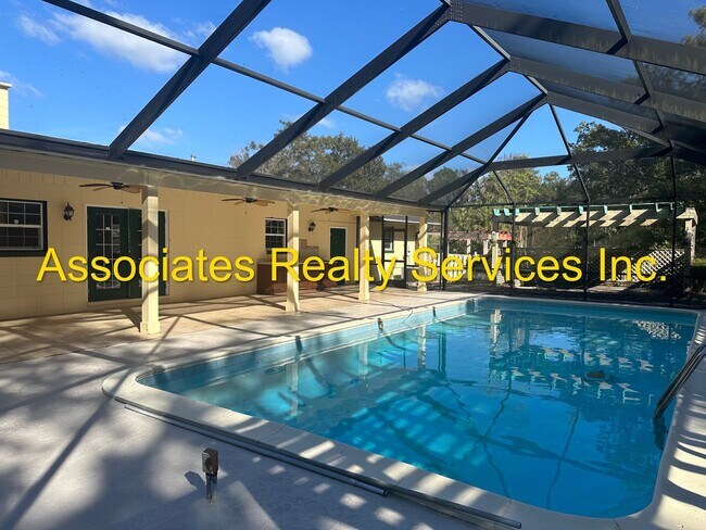 Foto del edificio - Beautiful Large Home with Screened Pool in Buckingham West!