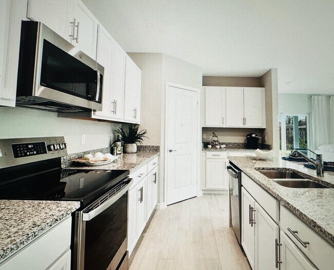 Foto del edificio - 467 SW Jeanne Ave