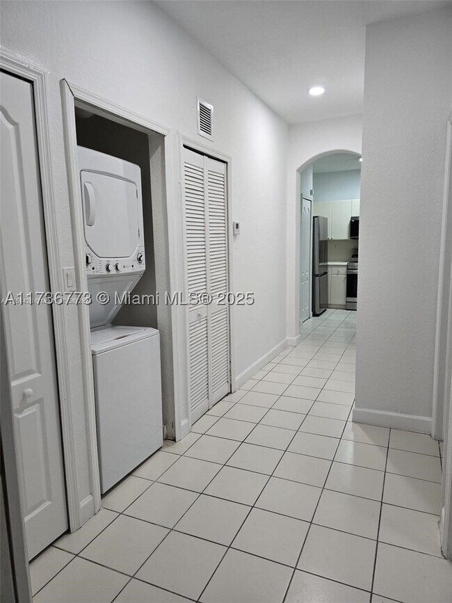 Building Photo - 1656 SE 29th Ct