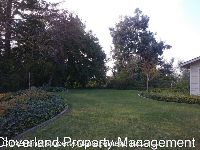 Building Photo - 4 br, 3 bath House - 2704 Oakhurst Dr.