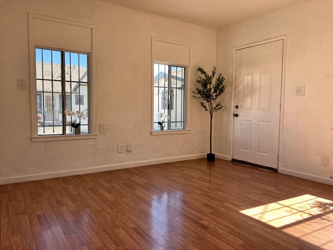 Building Photo - 2209 S Ridgeley Dr