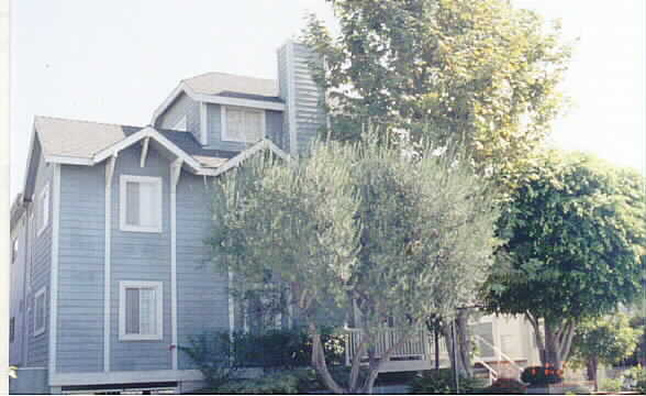 Building Photo - 3646 Dunn Dr