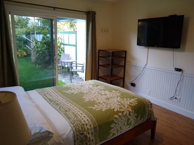 Bedroom overlooks private yard - 291 Awakea Rd House