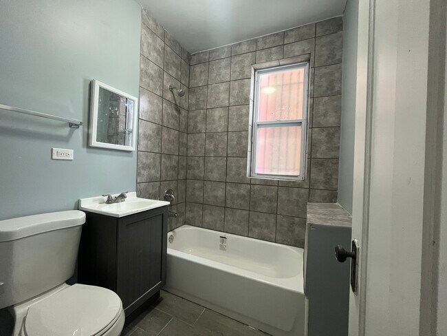 Building Photo - 2725 E 78th St