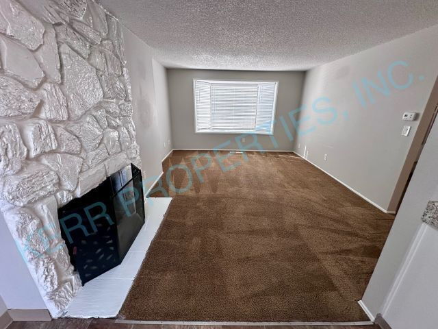 Foto del edificio - Charming 3-Bed Duplex in Gresham with Spacious 1100 Sq Ft Layout!