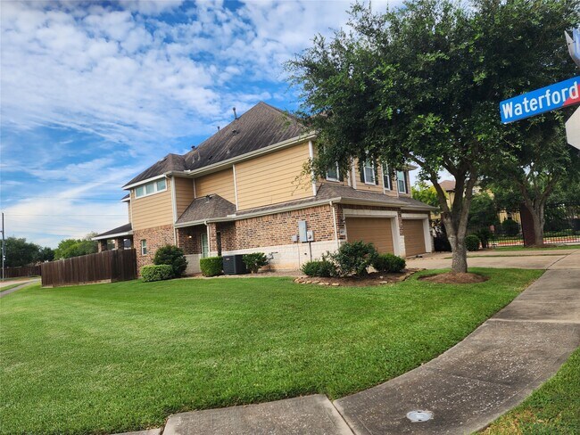 Building Photo - 3807 Waterford Bend
