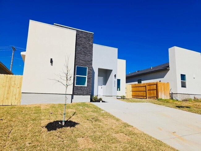 Foto del edificio - 5006 Cherimoya Ln