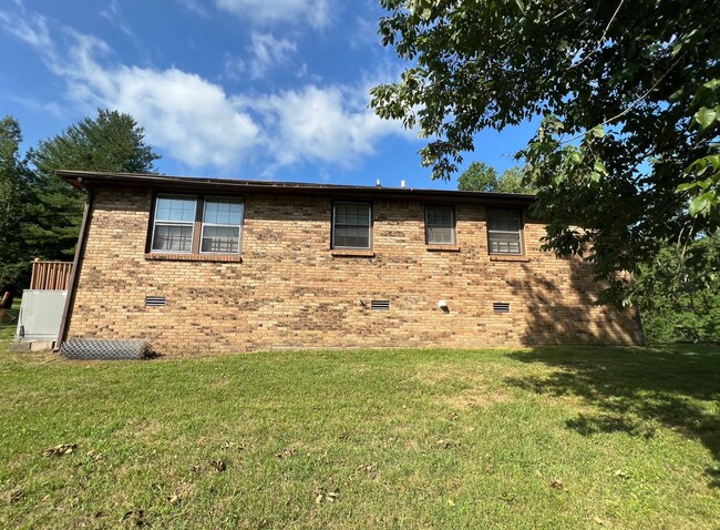 Foto del edificio - 1105 Allenwood Rd