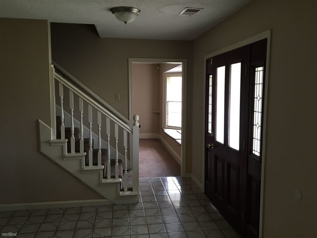 Building Photo - 4970 Lake Villa Cv