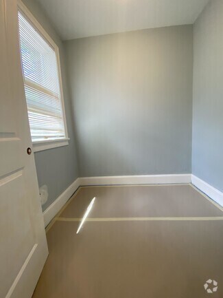 Building Photo - 190 Kelton