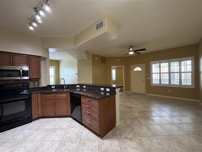 Building Photo - 600 Mirabella Cir