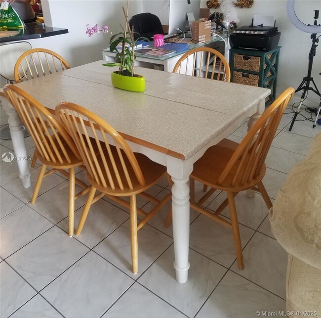 Building Photo - 1750 NE 191st St